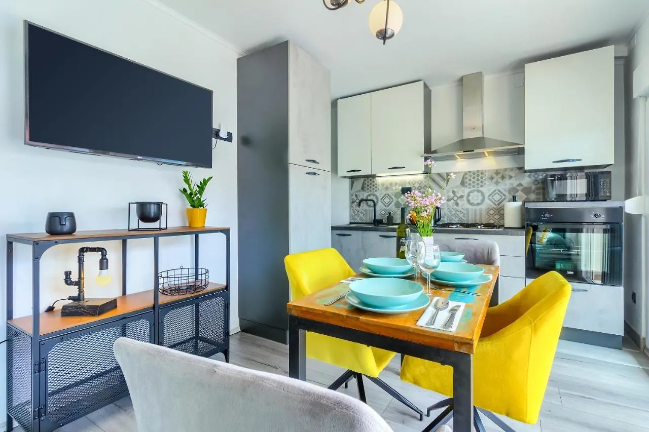 Uma - Design Apartment With Big Terrace 0*, Kastela