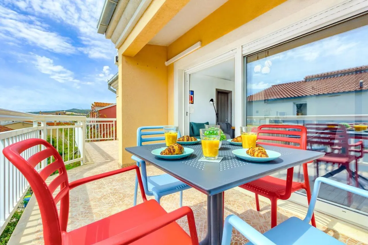 Uma - Design Apartment With Big Terrace Kastela