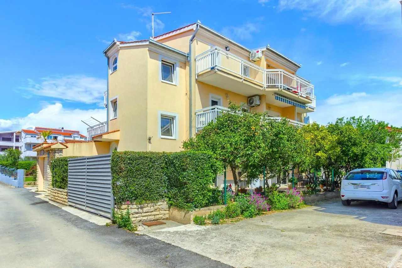 Uma - Design Apartment With Big Terrace  Kastela